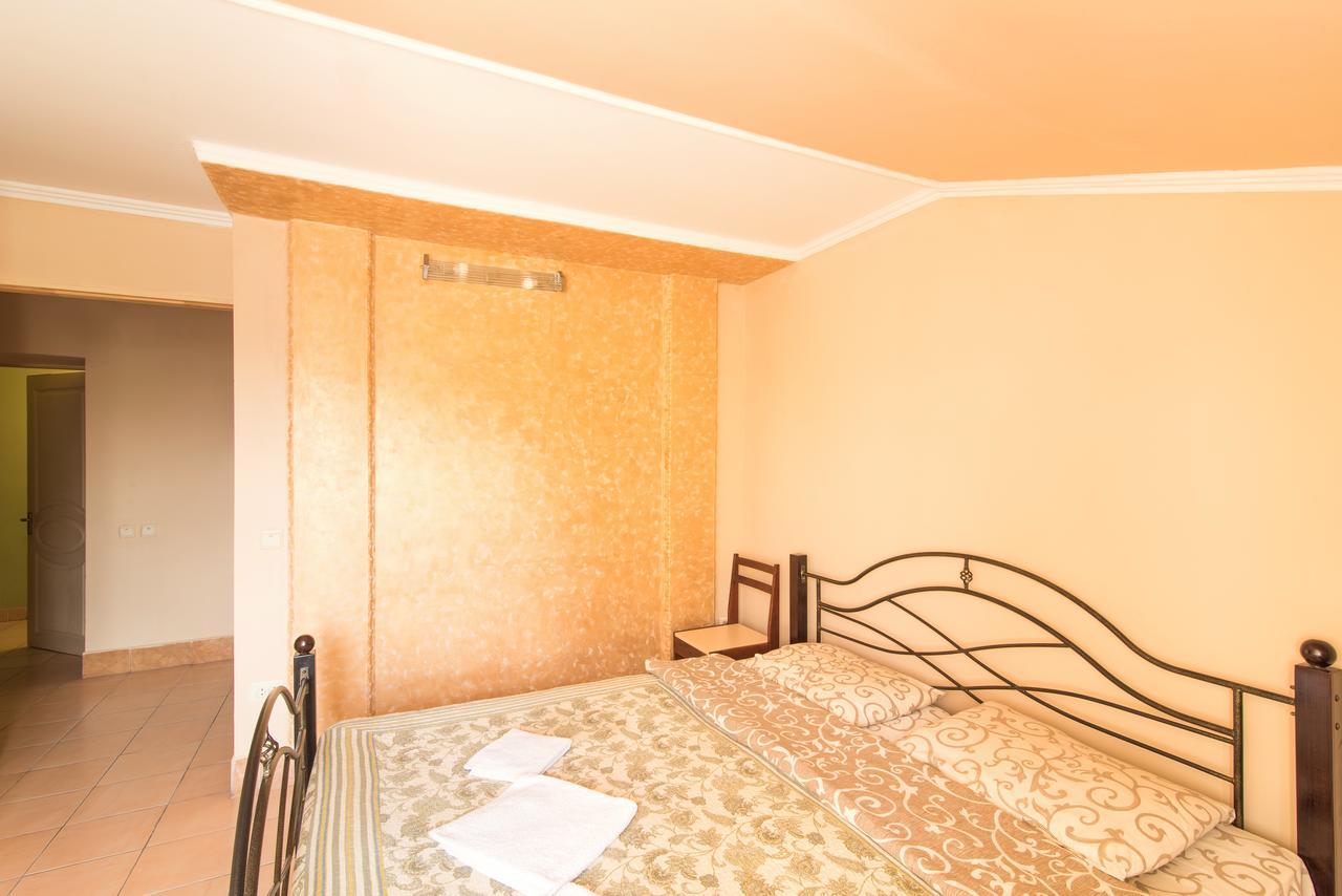 Inter Hotel Ternopil Exteriör bild